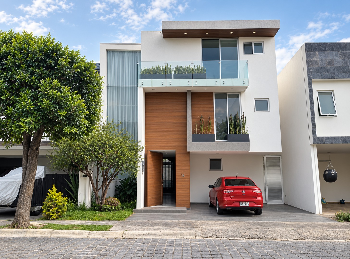 Fachada de la casa en Lomas de Angelópolis, Puebla